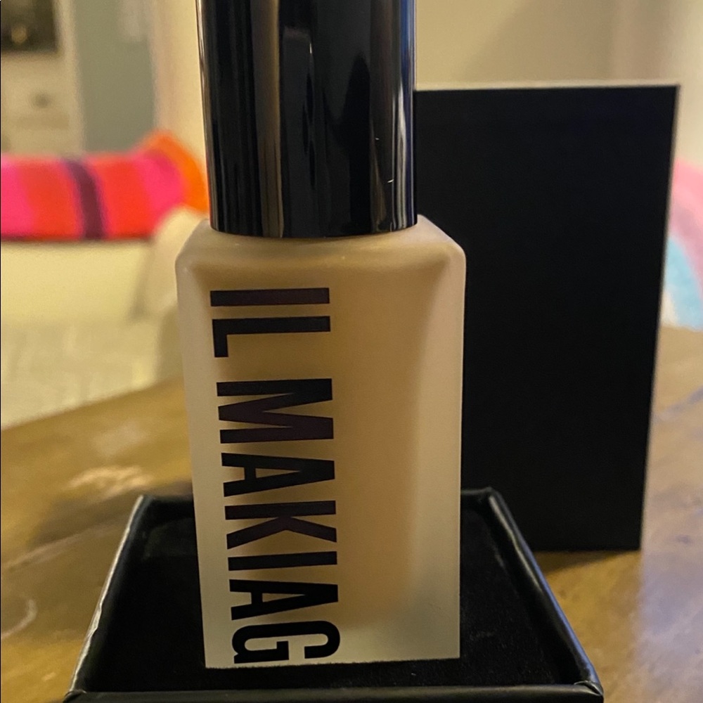 IL Makiage Woke Up Like This Foundation